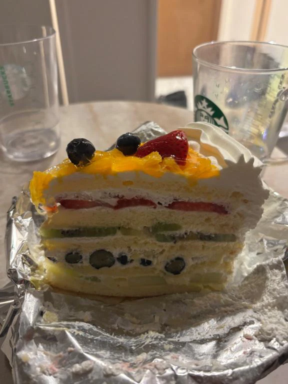 6畳一間部屋の隅で