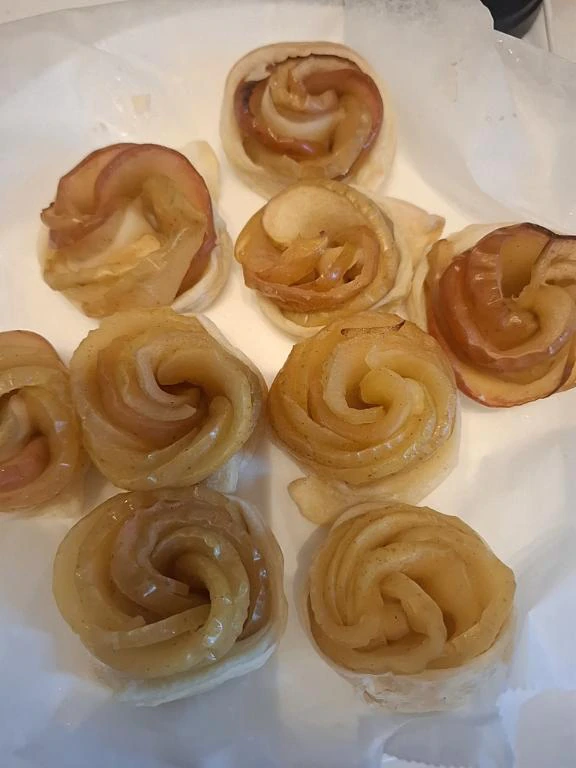 🌹🍎🥧