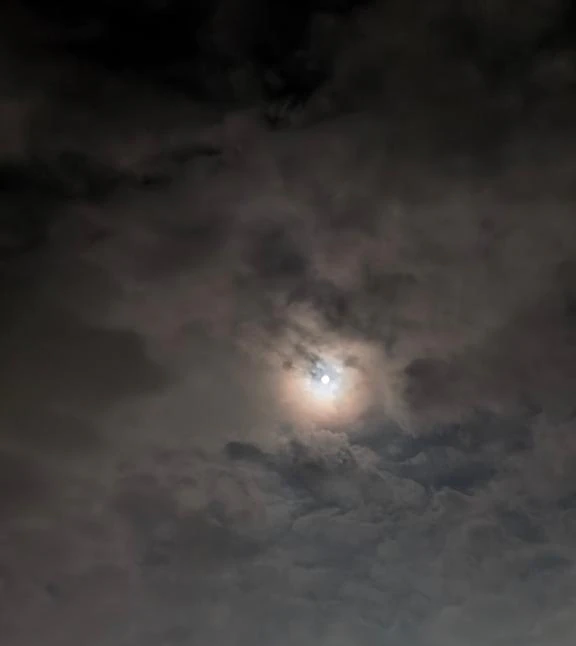 中秋の名月は雲の上🌕️