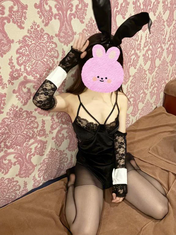 こんな格好…恥ずかしい…🐰💘