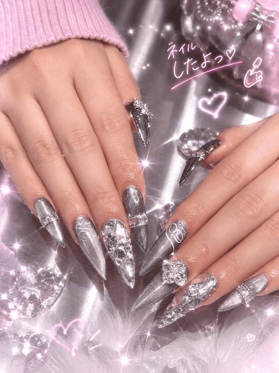 💅🏻ネイル可愛すぎん？💖🎶