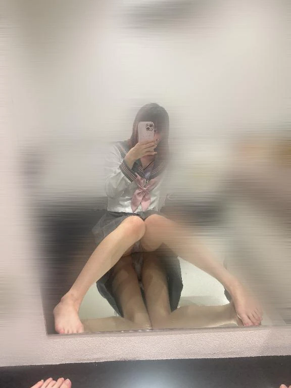 チラッと見えるのが🔞💕
