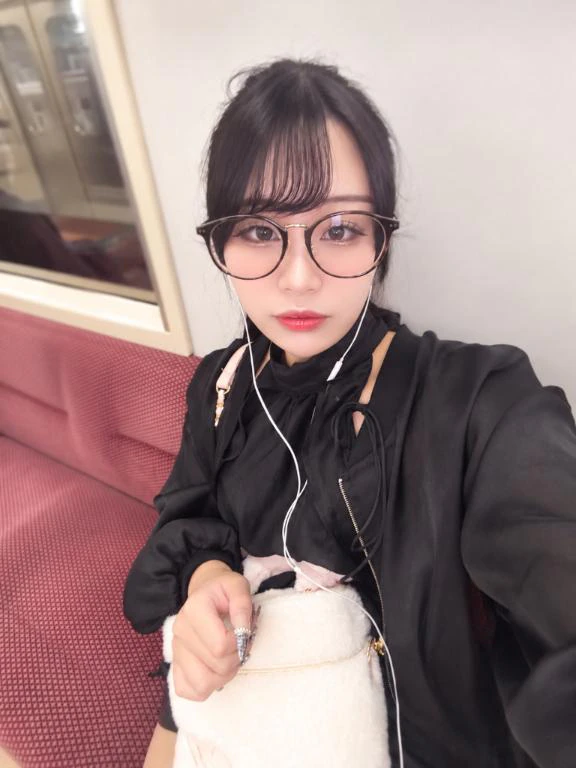 メガネ女子は好きですか？♡