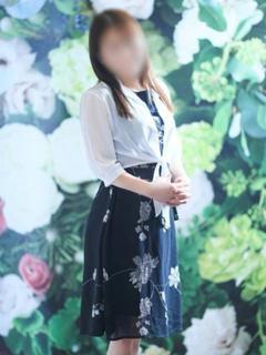 新木ひとみ