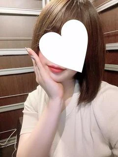 色白清楚な現役OL