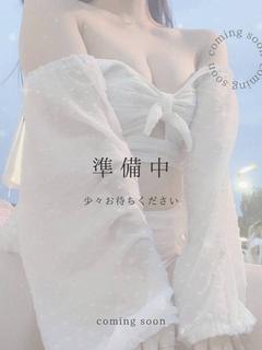 ぴの【透き通るような白い肌】
