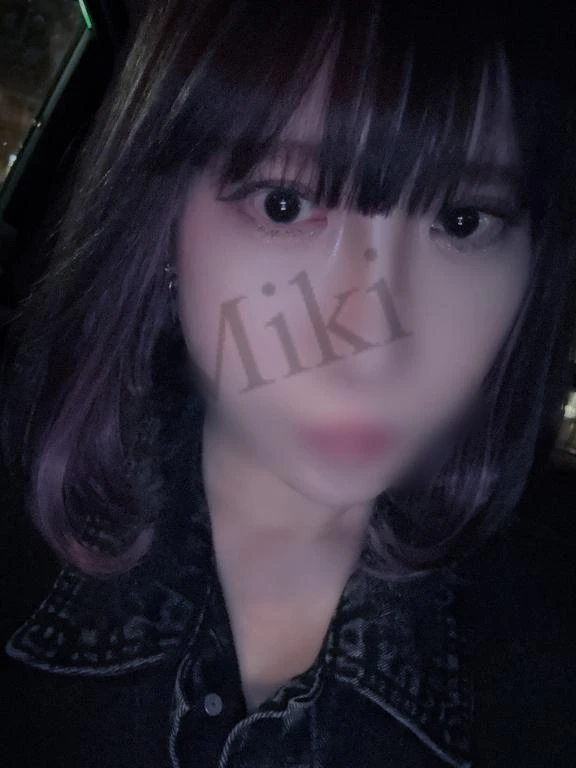 ⸜ ♡ ⸝