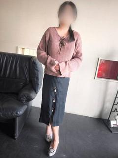えま【小柄な美人妻】