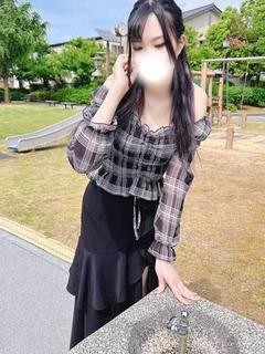 ももな『モデル級可愛...