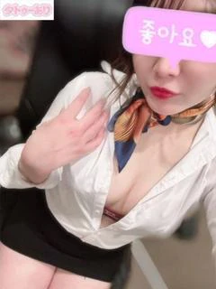 ユイ秘書