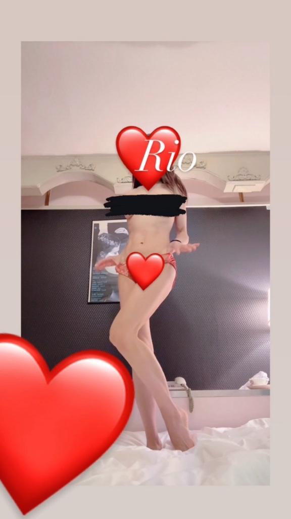 りお の 立ち脱ぎ❤️エッチ❤️出勤