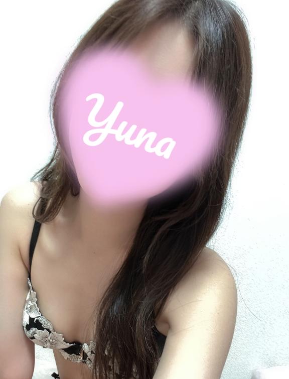 ユナ の `⎚⩊⎚´