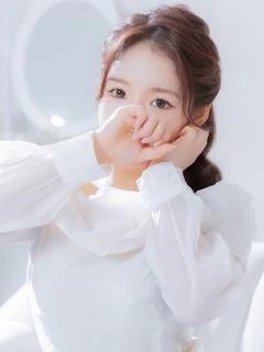 真白　れな
