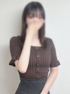 つきな