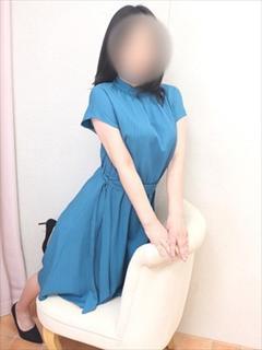 新人あやの