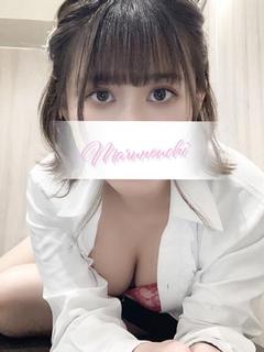 塚田　シイナ秘書