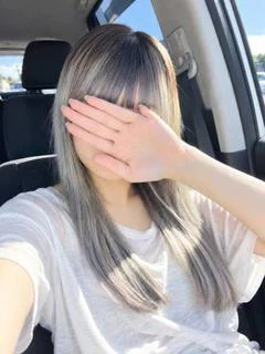 新人れな