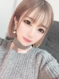 綾乃ひなみ