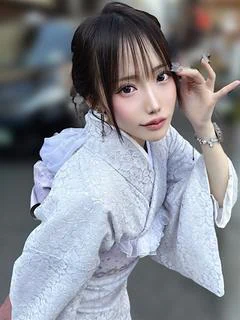 皇りり