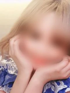 ろあ💗現役保育士💗現在金髪！