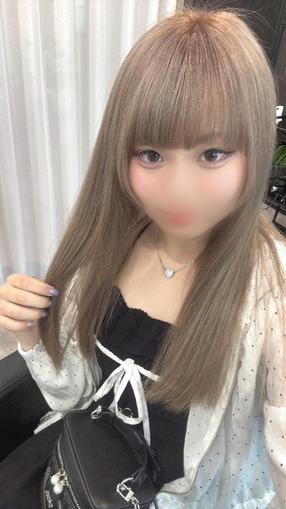 みみ-MIMI- の 髪の毛染めたよ🍪🤎