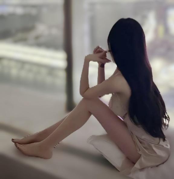 えいる【博多☆SS級美人】 の 小さな微笑み大きな幸せ