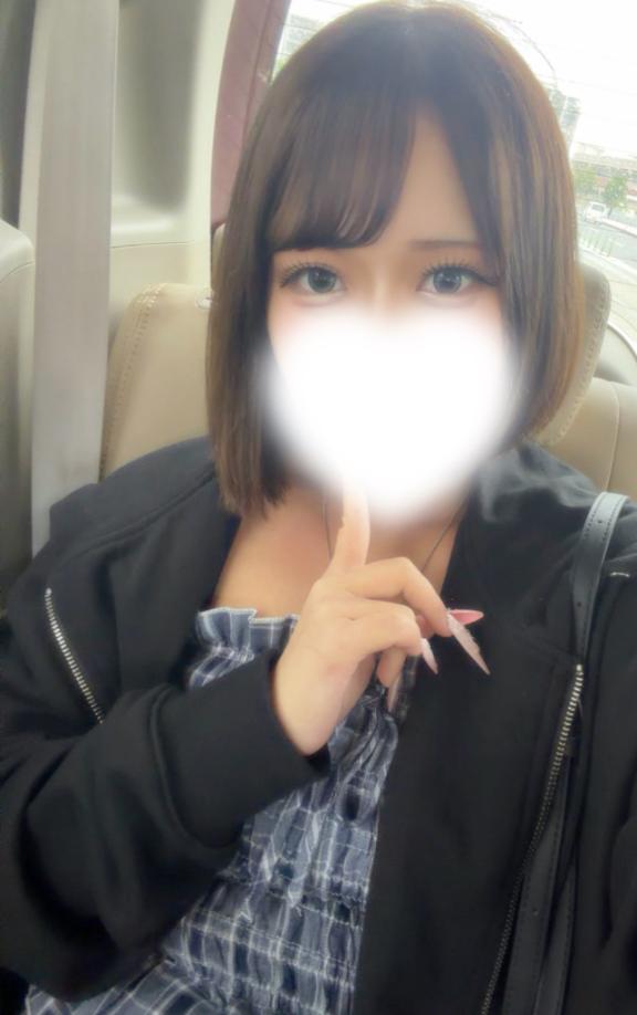 ゆあ♡18歳未経験の初々しい彼女 の 出勤🎵