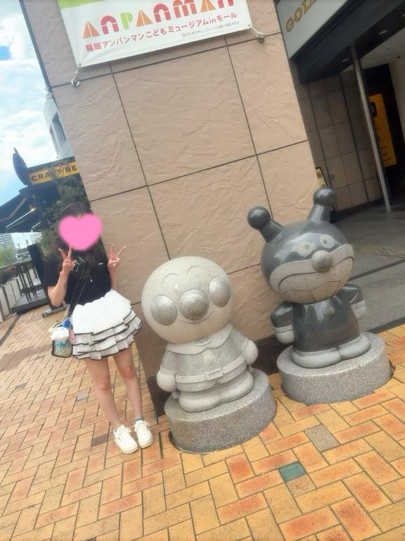 もも の いっぱいのキスで距離ゼロに🍑