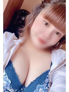りり❤️色白童顔美女