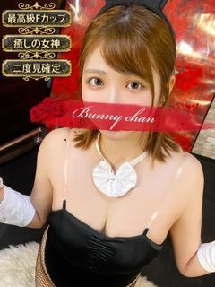 モナ【誰もが振り向くえろ乳房】