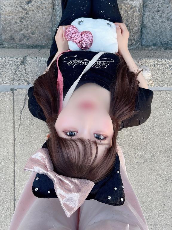 ねね　2秒でキュン死の完売嬢 の ‎🤍にゃん🐱