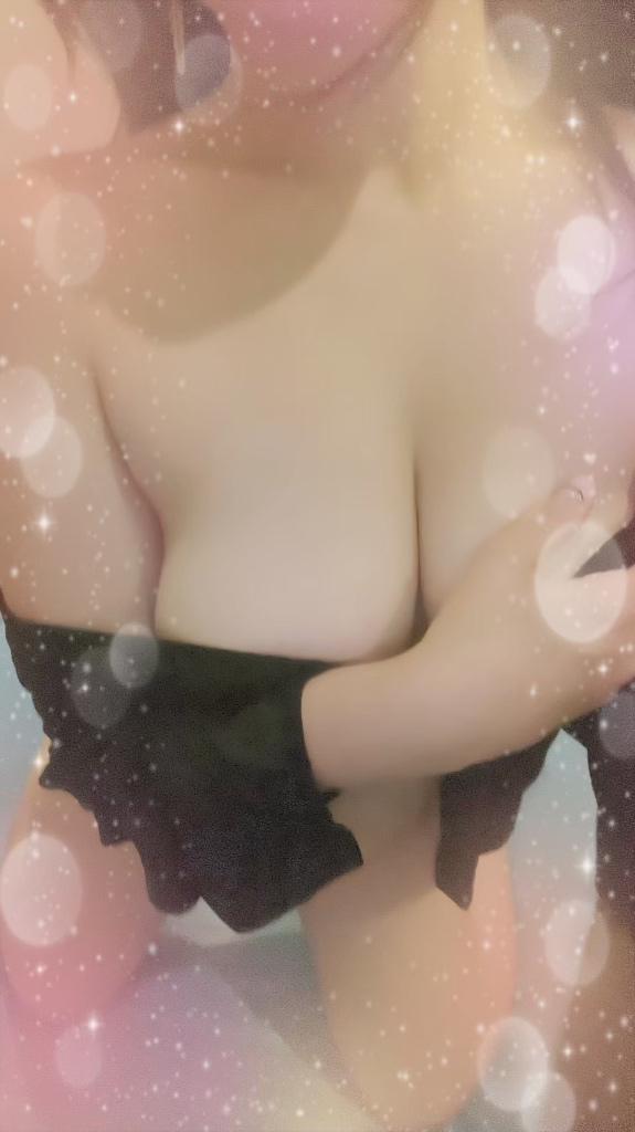 【なな】美巨乳どエロ痴女 の お兄様と女の子2人と...