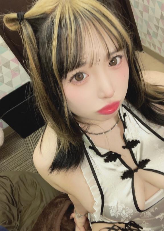 フワ～エロすぎ色白巨乳～ の お腹空いた🤢
