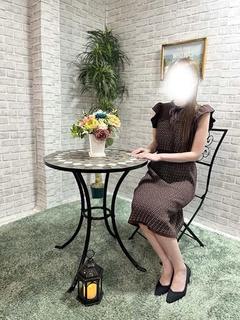 【ここ】奥様