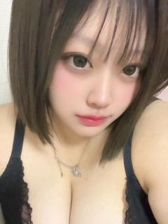 栗山なゆ