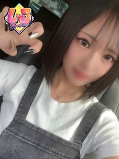 こと 清楚で可愛らしい笑顔