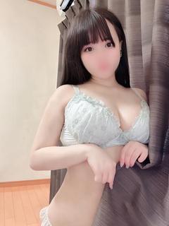 かな【Jカップ色白美女】