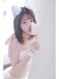 なな《珠玉美麗な双瞳