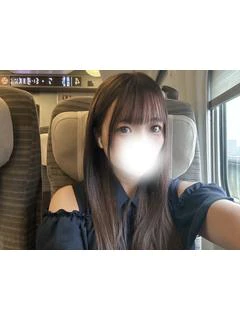 (新人)にこる