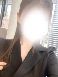 新人しほ