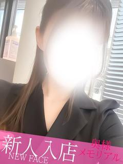 新人しほ
