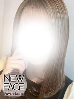 新人アカリ