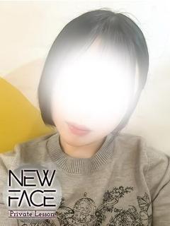 新人カエデ