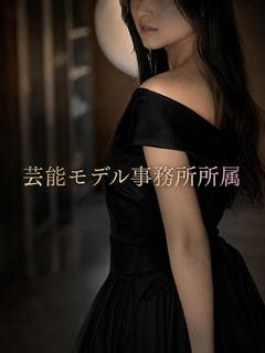 褐色肌と黒ドレス美女