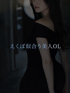 えくぼ似合う美人OL