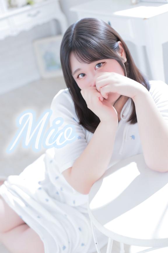 みお の ♡吸い付く色白もちもちボディー♡
