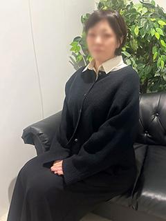 つきな