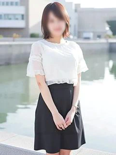 な つ