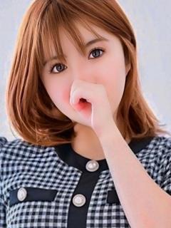 新人しほ