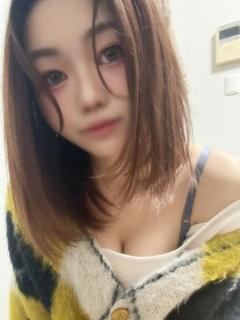 つきな